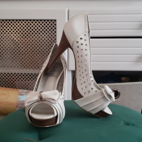 Guess white open toe high heels - Picture 4 of 4